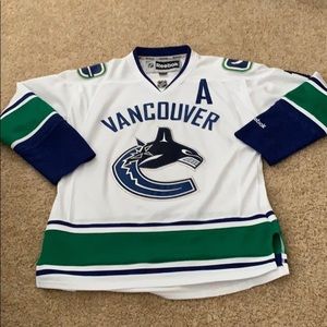 Vancouver Canucks Kesler Redbox Premier Jersey